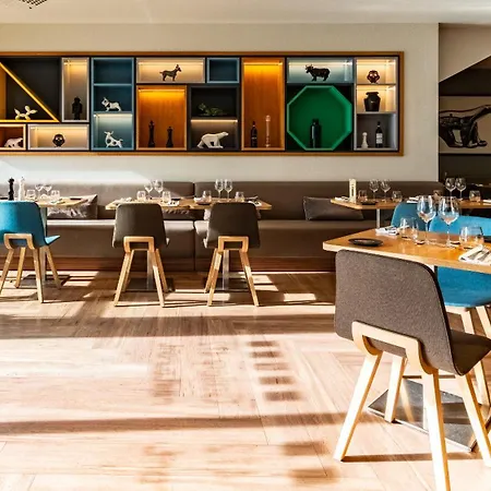 홀리데이 인 토이손 도르 호텔 4*