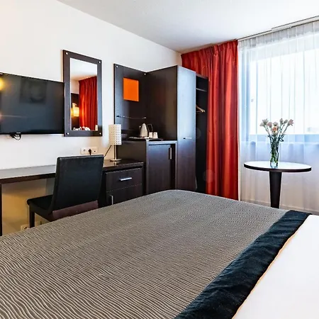 호텔 홀리데이 인 토이손 도르 4*