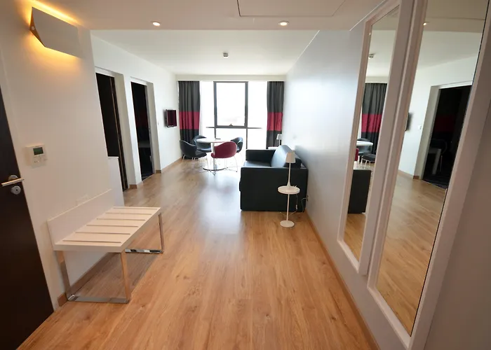 第戎托森多尔假日酒店 酒店