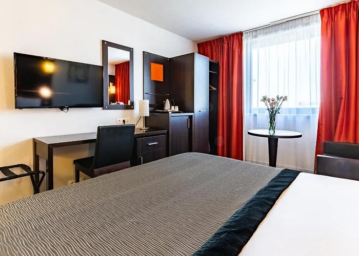 Hotel Toison D'or By Ihg 4*