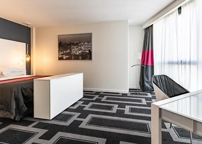 Hotel Toison D'or By Ihg 4*