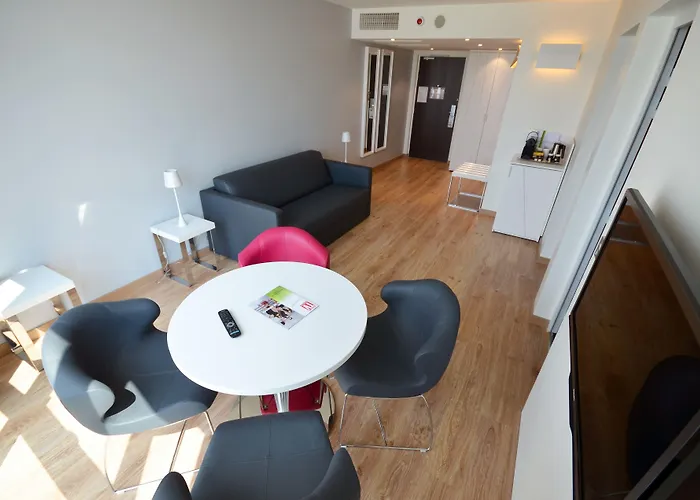 第戎托森多尔假日酒店 酒店